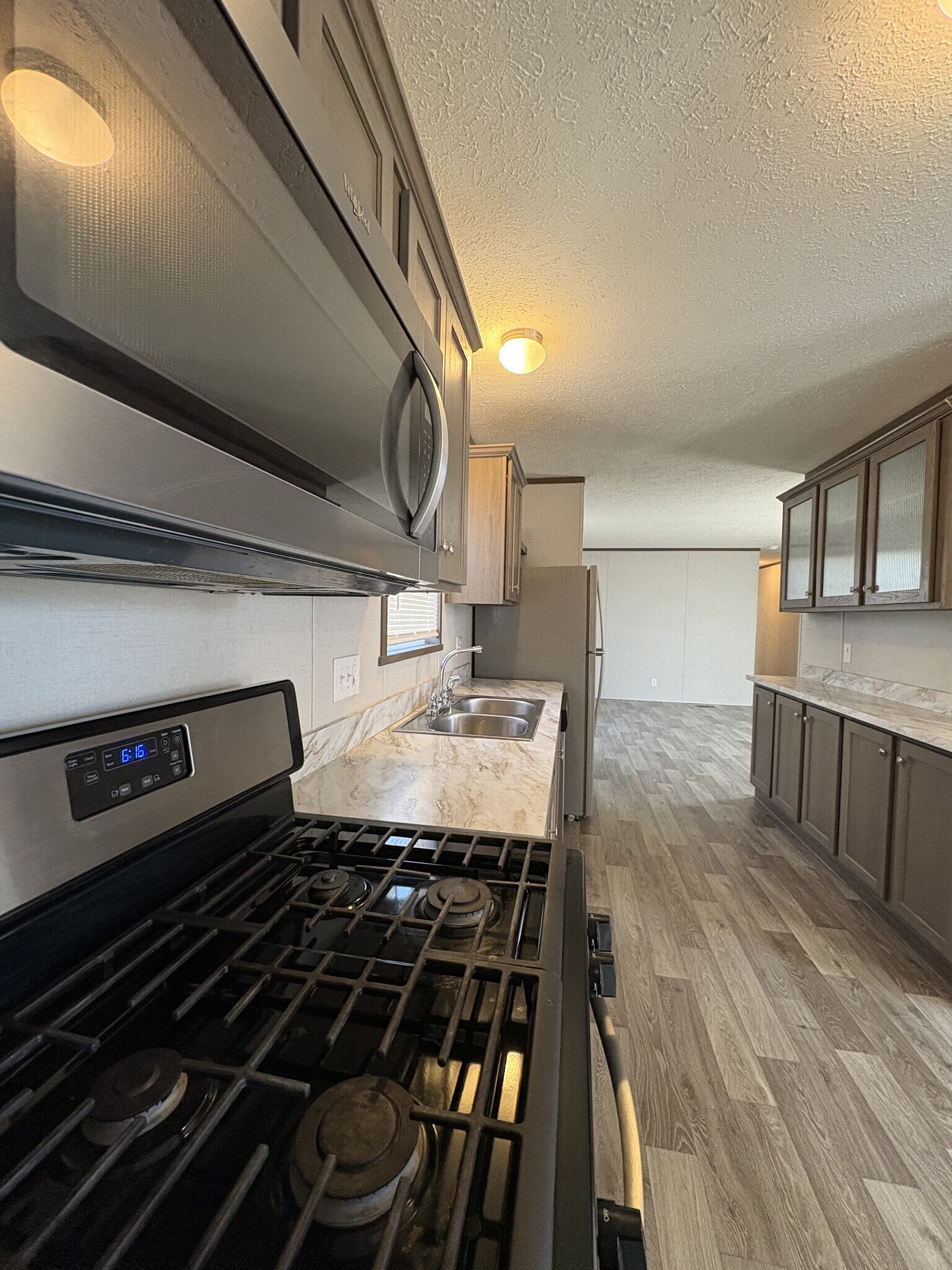 Building Photo - 315 Basket Branch