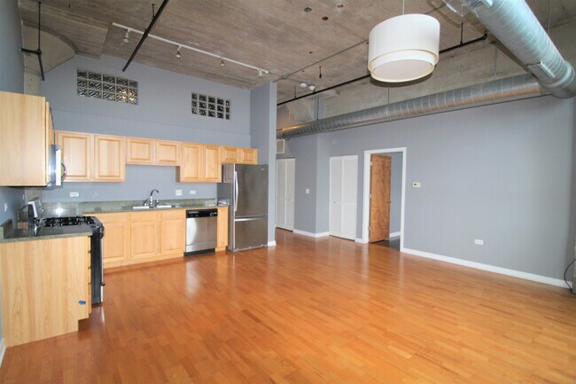 Building Photo - 3963 W Belmont Ave