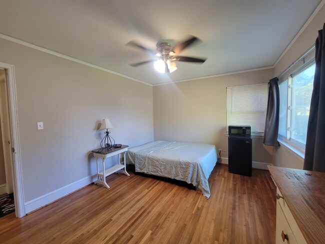 Primary Photo - 2404 Edison St