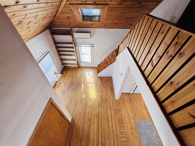 Building Photo - 240 Pine St