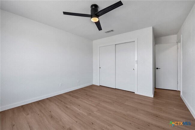 Building Photo - 2239 Hilltop Loop