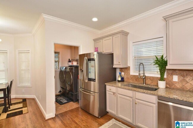 Building Photo - 221 Castlehill Dr