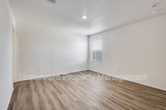 Building Photo - 3612 Kinglet Ct