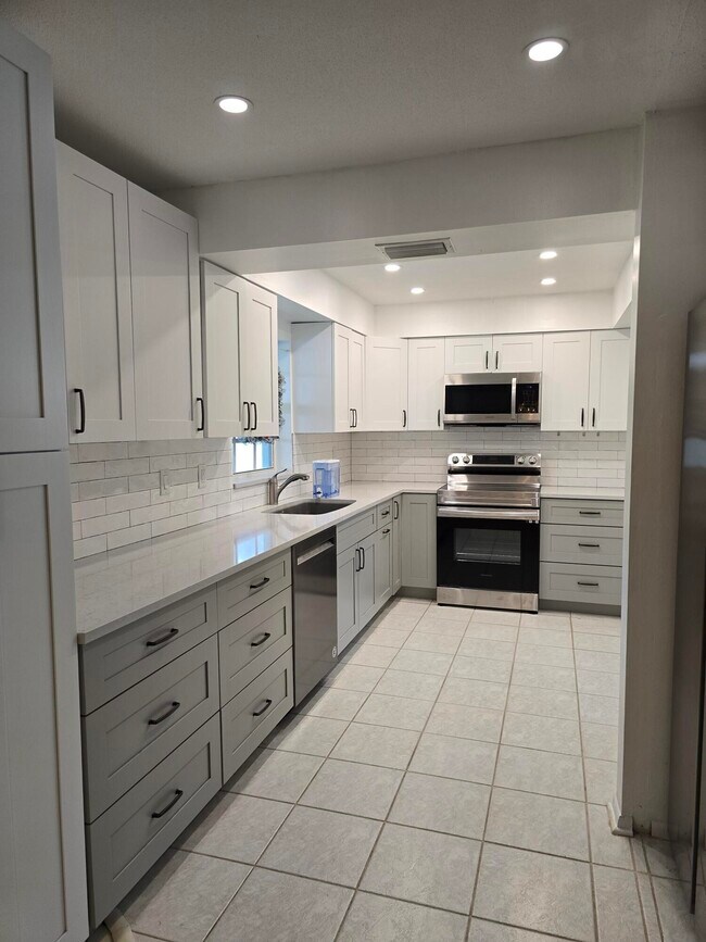Building Photo - 2672 Rockcrest Ct