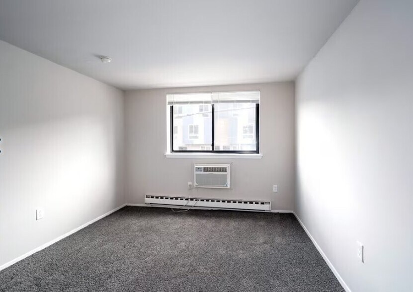 Building Photo - 500 E Upsal St