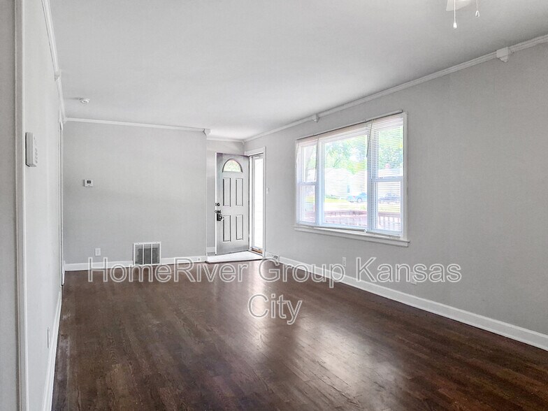 Building Photo - 5325 Ralston Ave