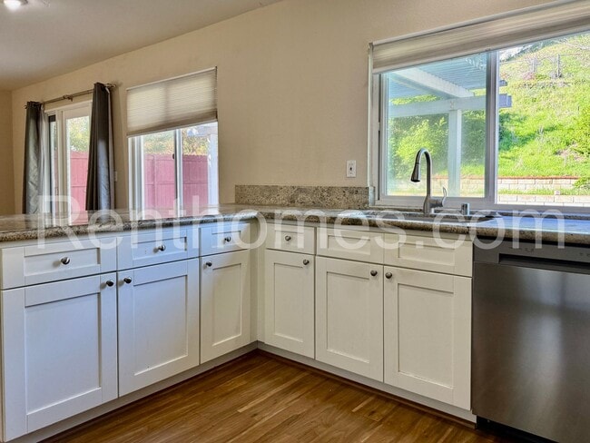 Building Photo - 371 Compass Rd