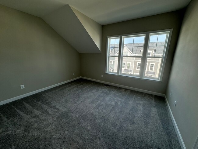 Building Photo - Townhouse for Rent in Preston Lake