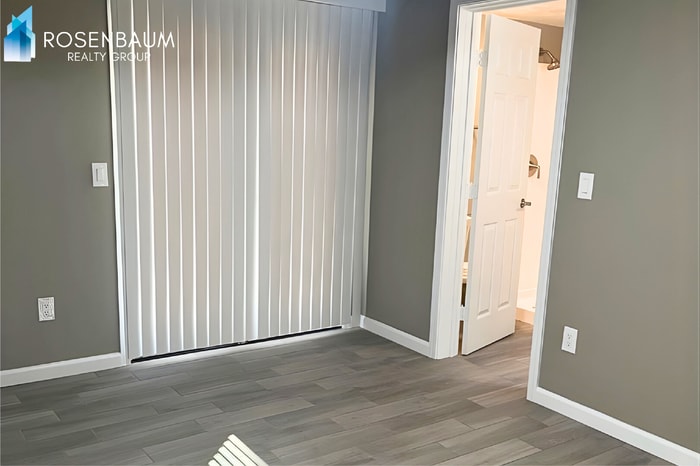 Building Photo - 2145 N Bell Ave