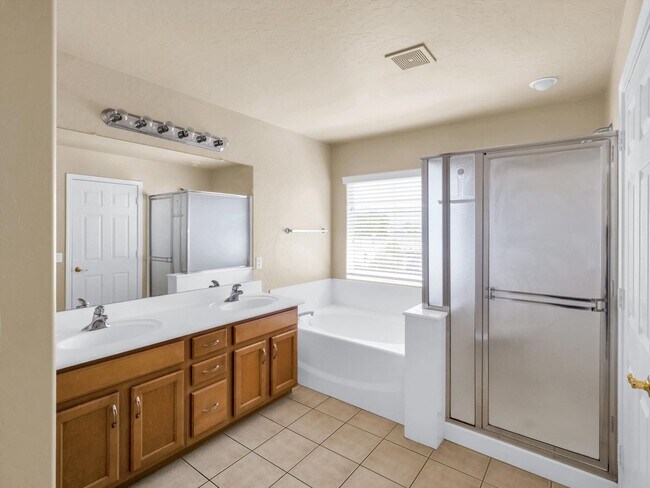 Building Photo - stunning 4-bedroom, 2-bathroom home