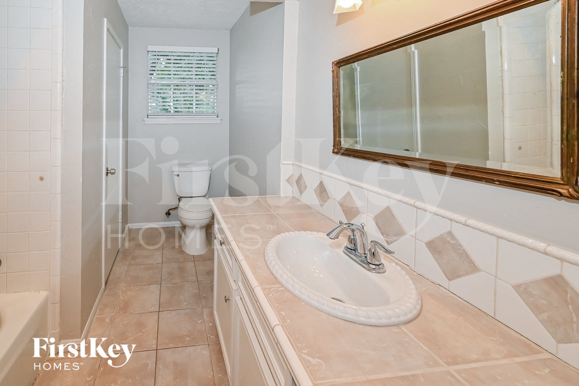 Building Photo - 3806 Fairvalley Dr