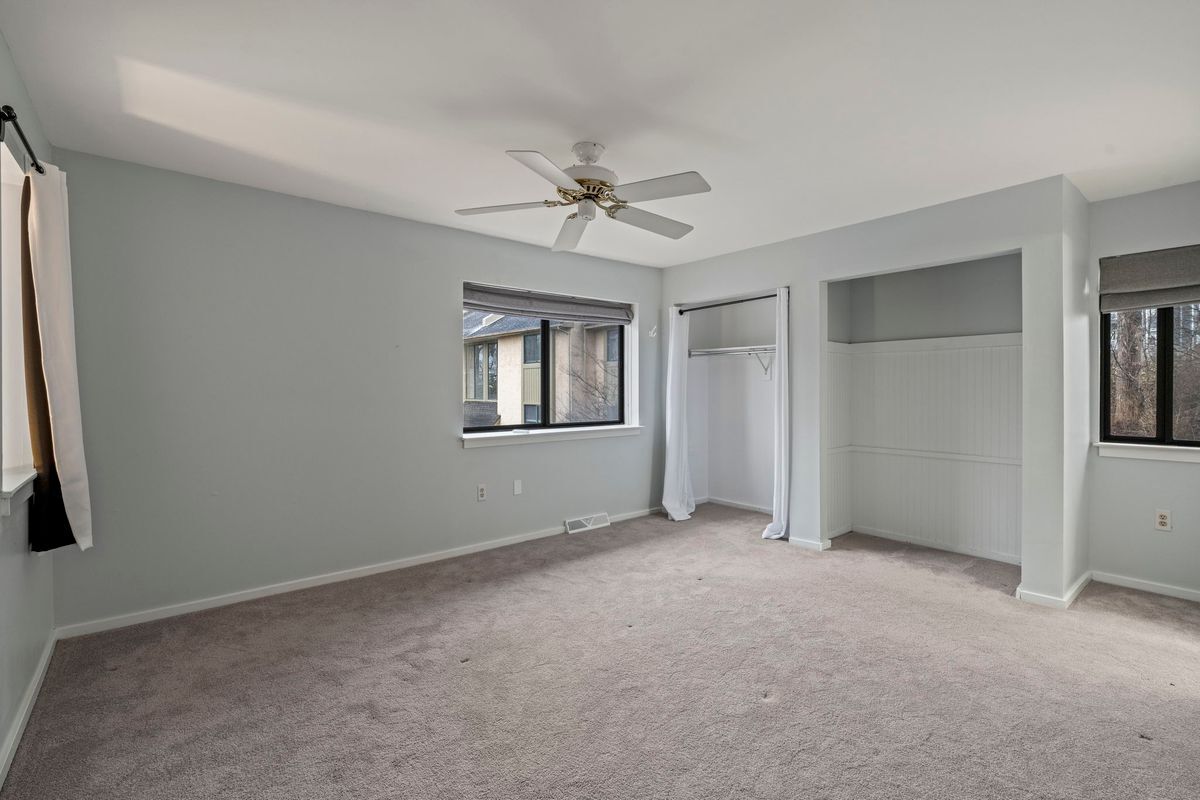 Building Photo - 431 Lynetree Dr