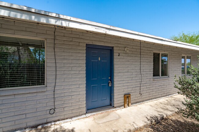 Building Photo - 1106 North 25th Pl