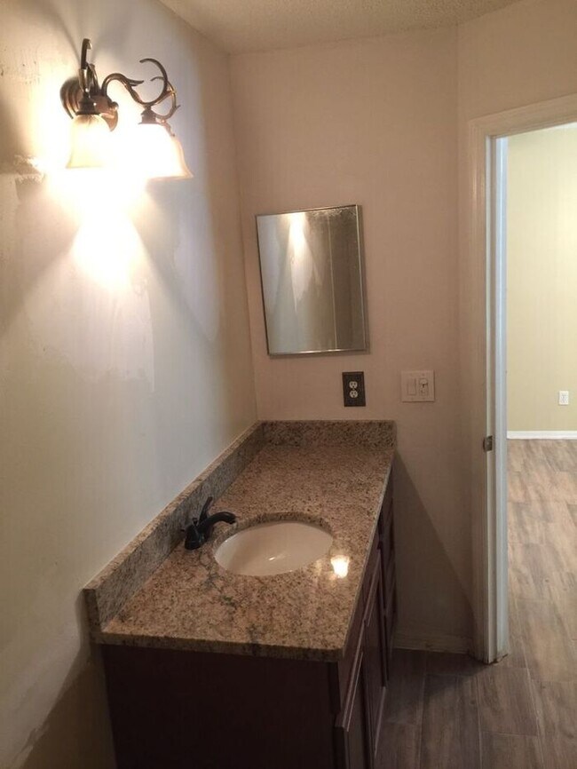 Building Photo - 2/2 Beutiful Condo at Hidden Springs - Dow...