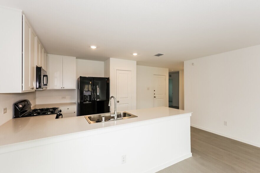 Building Photo - 101 Wild Rose Dr