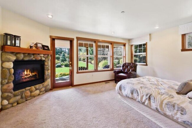 Building Photo - 4 bedroom in Tukwilla WA 98188