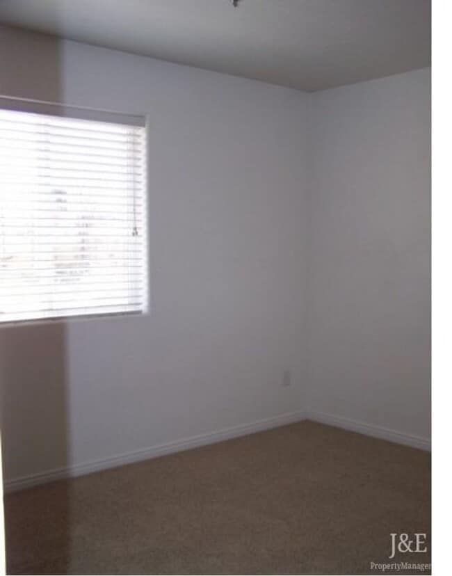 Building Photo - 341 N 500 W