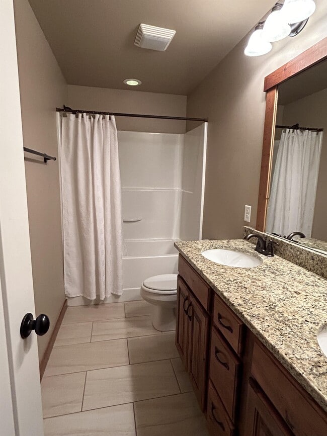 Building Photo - 546 Talon Way