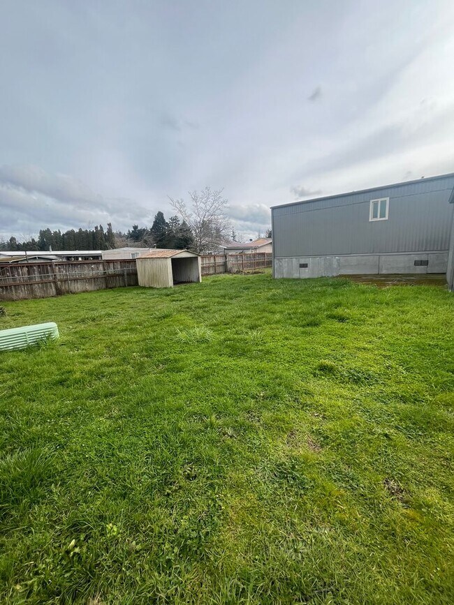 Building Photo - 3-Bedroom 1-Bathrrom home near Dorris Ranch