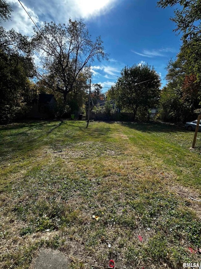 Building Photo - 1020 E Kansas St