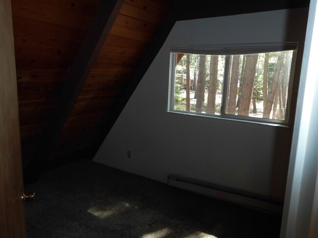 Building Photo - Nice house in South Lake Tahoe available now!