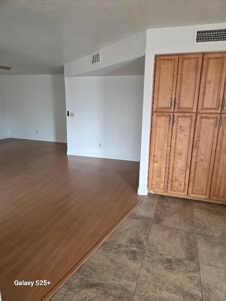 Building Photo - 8631 W Monte Vista Rd