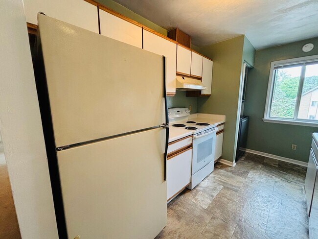 Building Photo - 400 Berryfield Ln