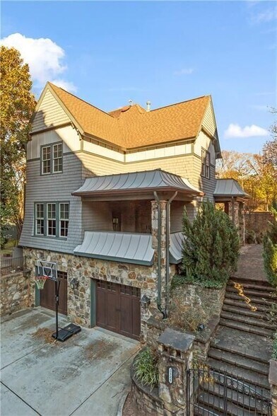 Building Photo - 2125 Cooper Lake Dr SE