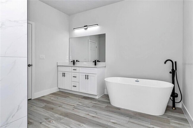 Building Photo - 586 Marion Oaks Trail