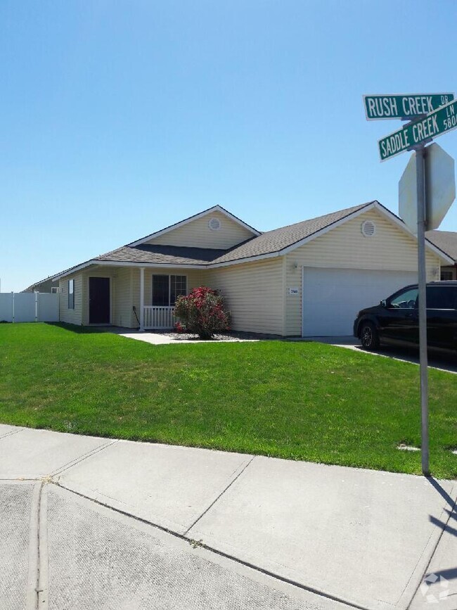 Building Photo - Corner lot with Fenced Yard