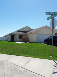 Building Photo - Corner lot with Fenced Yard