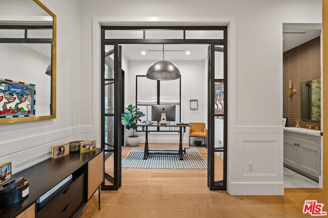 Building Photo - 15645 Woodvale Rd