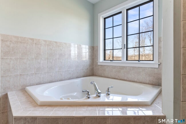 Building Photo - 7 Lower County Rd