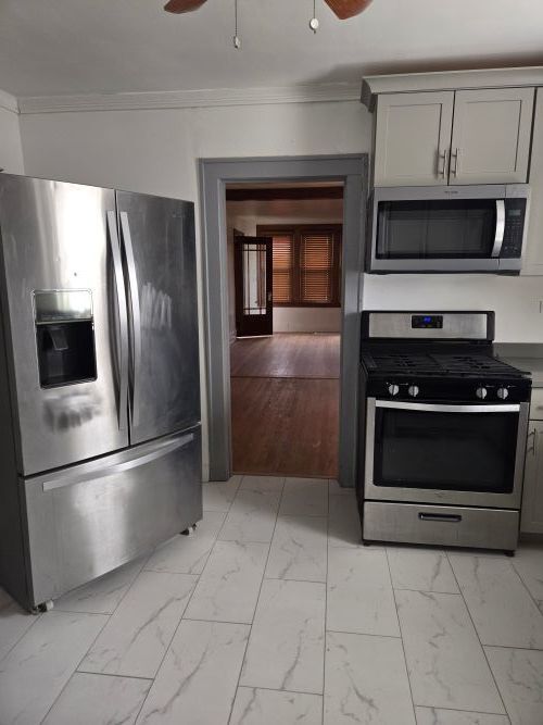 Building Photo - 15210 S State St