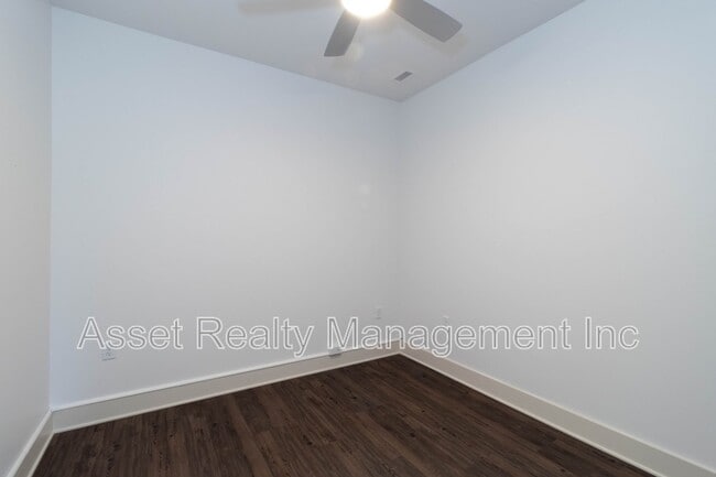 Building Photo - 1120 Franck St
