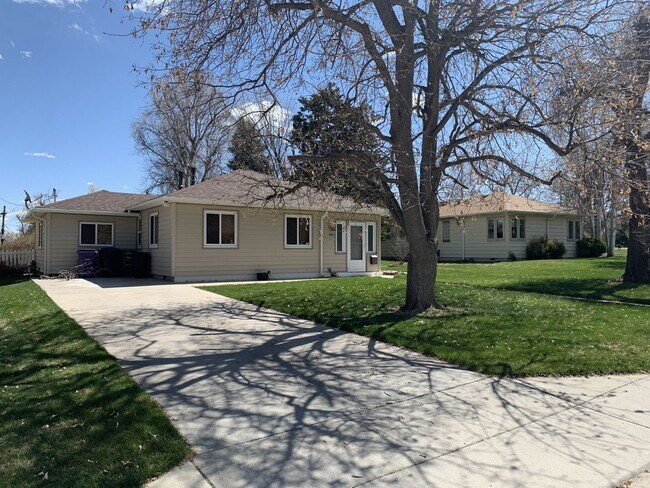 Building Photo - Evolve Real Estate: Available 6/6/2026! Quaint 3 Bedroom Ranch with Huge Yard in University Hills...