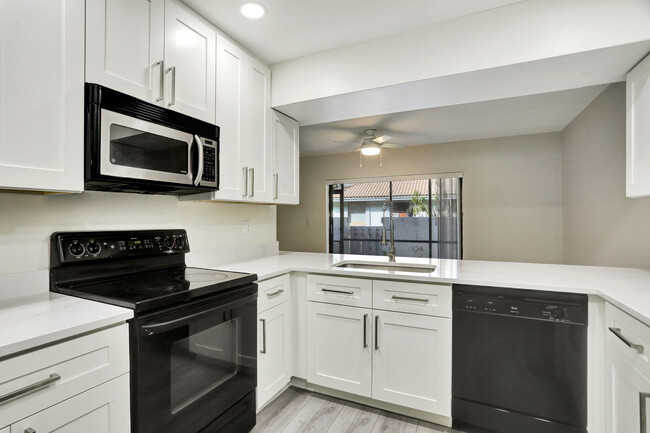 Building Photo - 9775 Riverside Dr