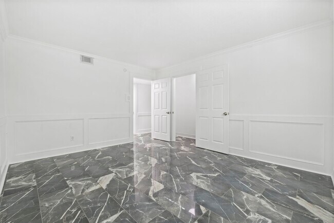 Building Photo - 7900 Westheimer Rd