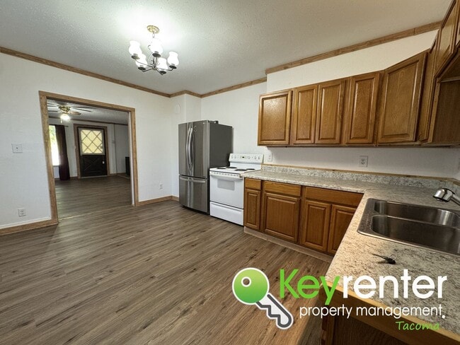 Building Photo - Newly Remodeled 2-Bedroom Home in Morton!