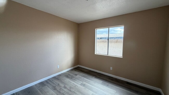 Building Photo - Two Bedroom One Bathroom Apartment in San Bernardino!