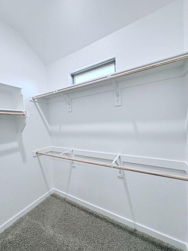 Building Photo - 401 Green Gables Dr