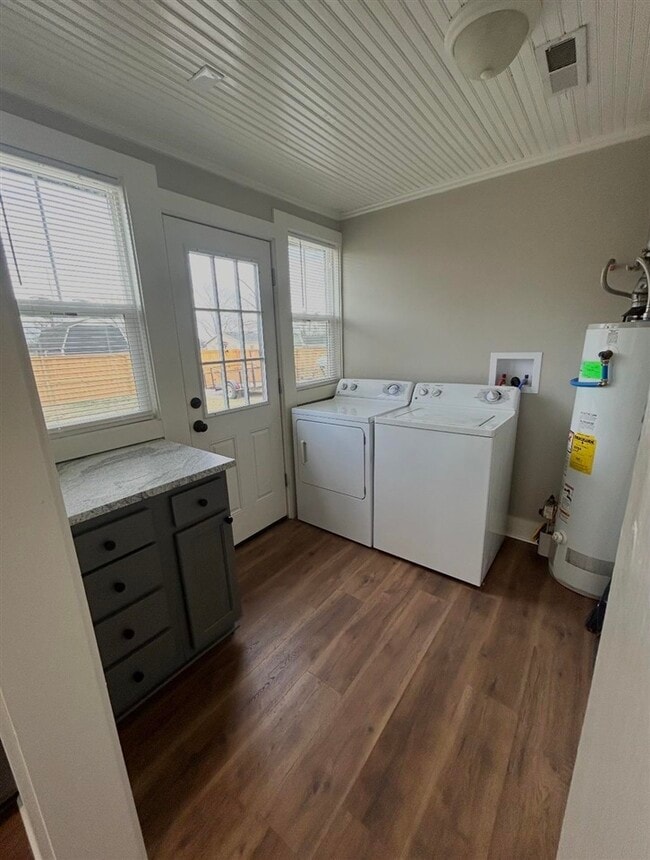 Building Photo - 875 Nutwood St