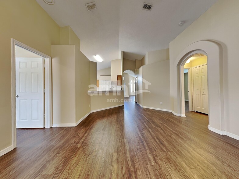 Building Photo - 1353 Crimson Clover Ln