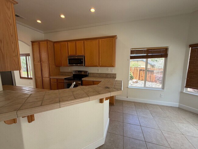 Building Photo - 1174 University Ridge Dr