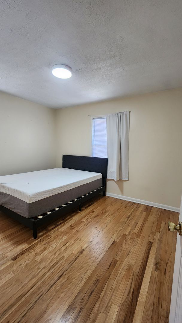 Building Photo - Charming Benson Home