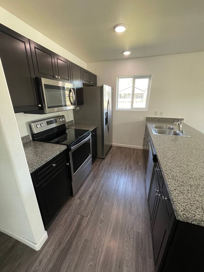 Building Photo - 4733-4739 W Adirondack Circle