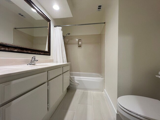 Building Photo - Gorgeous 3 bedrooms, 2 baths in highly desired North La Quinta