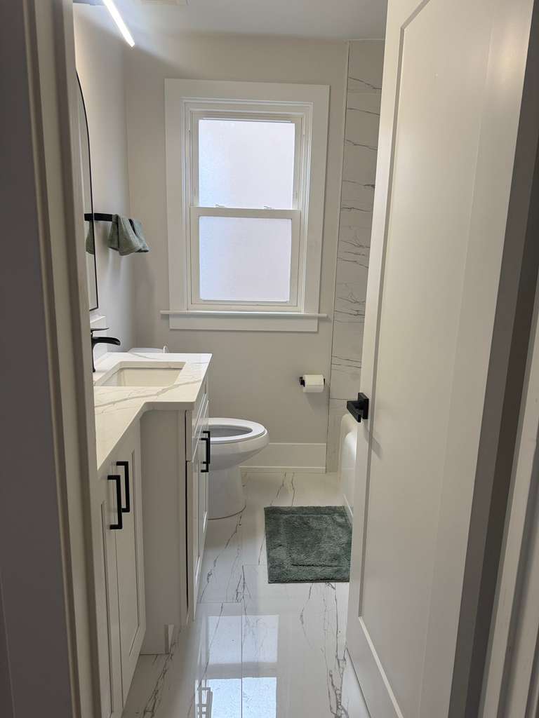 Building Photo - 4846 W Roscoe St