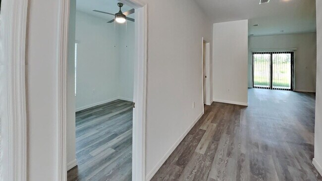 Building Photo - 4028 SW 7th Pl