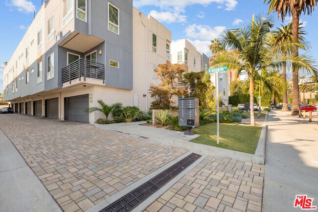 Building Photo - 5637 W Observation Ln